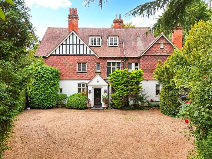 7 Bedroom Detached House For Sale In Seven Hills Close, Walton-On-Thames, KT12