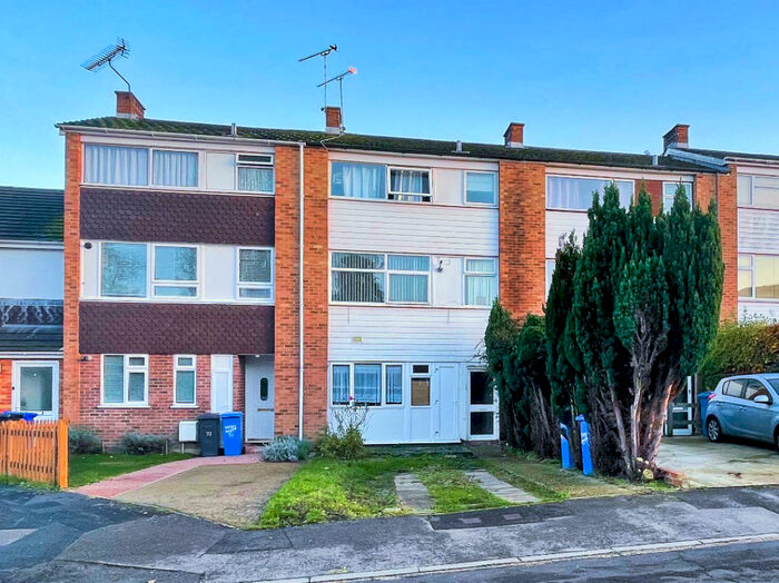 1 Bedroom Apartment To Rent In Kingsway, Blackwater, GU17