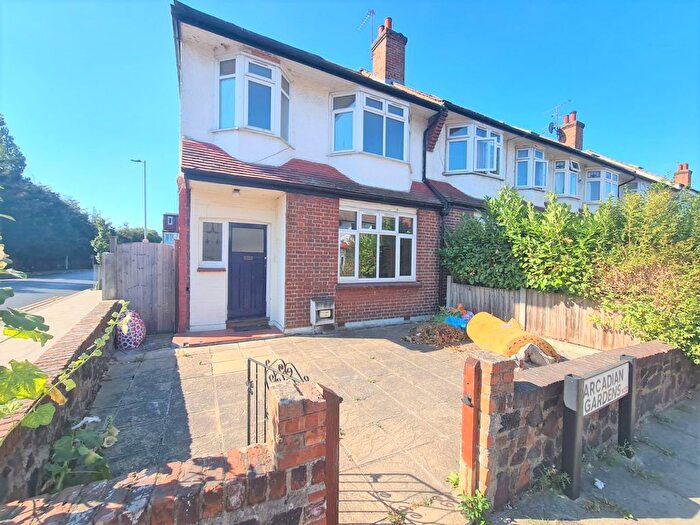 4 Bedroom End Of Terrace House To Rent In Arcadian Gardens, London, N22