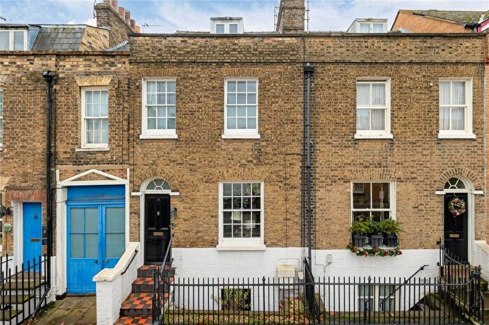 3 Bedroom Terraced House For Sale In Newmarket Road, Cambridge, Cambridgeshire, CB5