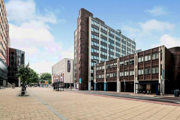 2 Bedroom Flat To Rent In Isambard Brunel Road, Portsmouth, Hampshire, PO1