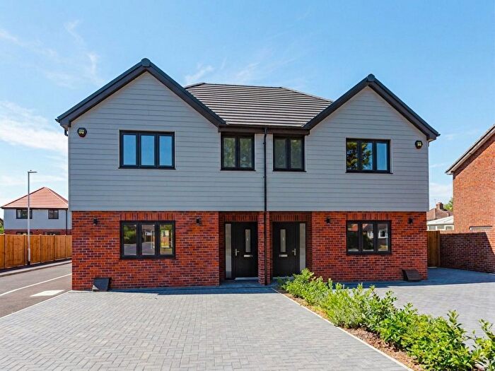 4 Bedroom Semi-Detached House For Sale In Third Avenue, Stanford-Le-Hope, SS17