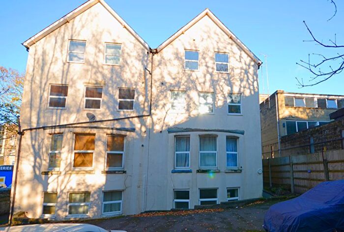 2 Bedroom Flat For Sale In Glen Fern Road, Bournemouth, BH1