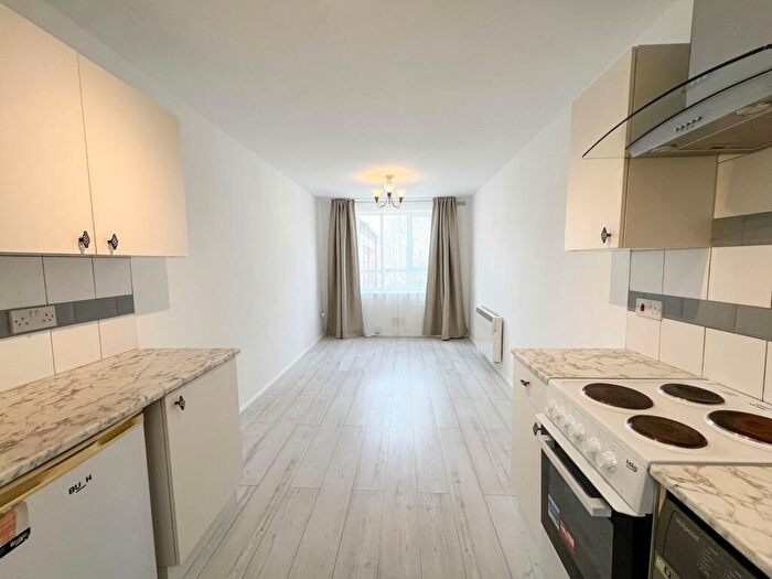 1 Bedroom Flat To Rent In Leamington Road, Stivichall Manor, CV3