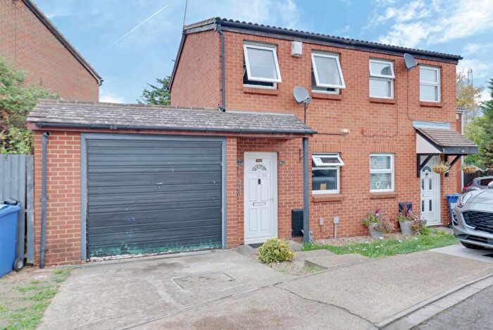 1 Bedroom Semi-Detached House For Sale In Water Lane, Purfleet-on-Thames, RM19