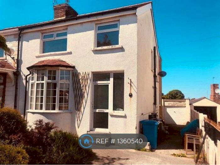 4 Bedroom Semi-Detached House To Rent In Newton Drive East, Blackpool, FY3