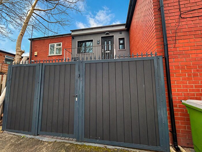 2 Bedroom Flat To Rent In Castle Street, Stockport, SK3