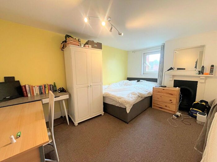 2 Bedroom Apartment To Rent In Homefield Road, EX1