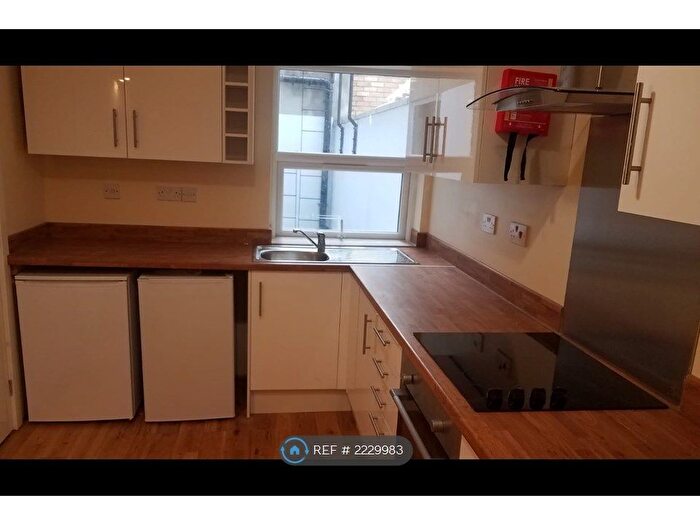 2 Bedroom Flat To Rent In Old Kent Road, London, SE15