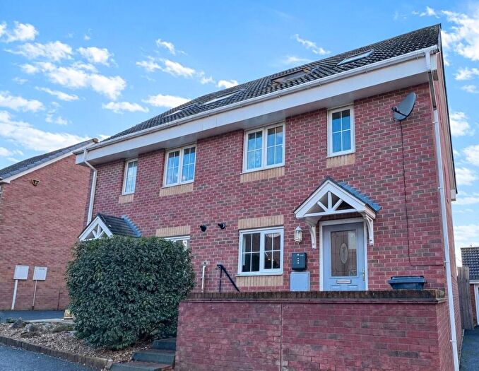 4 Bedroom Semi Detached House For Sale In Fencote Road, Leicester, LE5