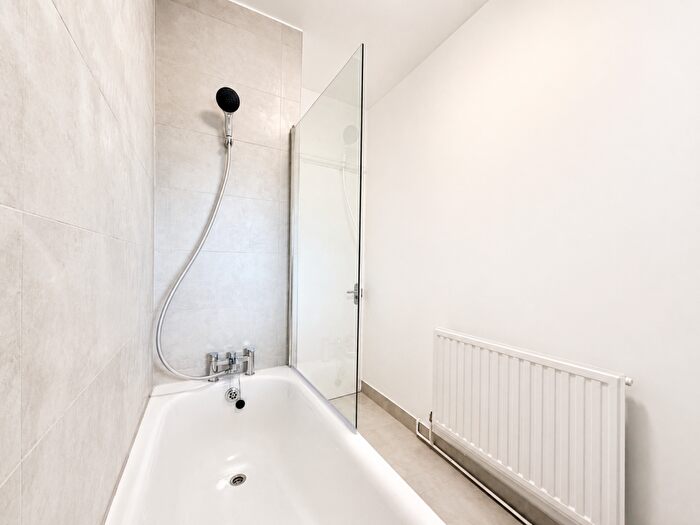 2 Bedroom Flat For Sale In Classic Mansions, Well Street, Hackney, London, E9 - Photo 10
