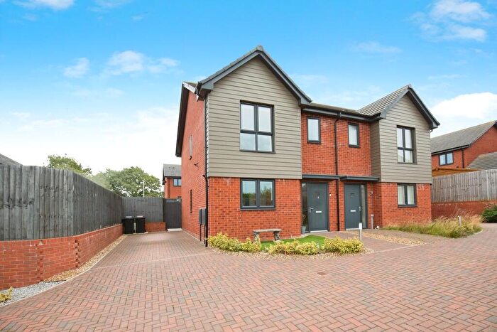 3 Bedroom Semi-Detached House For Sale In Springwood Gate, Nuneaton, CV10