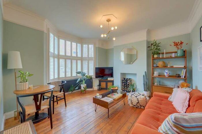 2 Bedroom Flat To Rent In Manor Lane, Lee, London, SE12