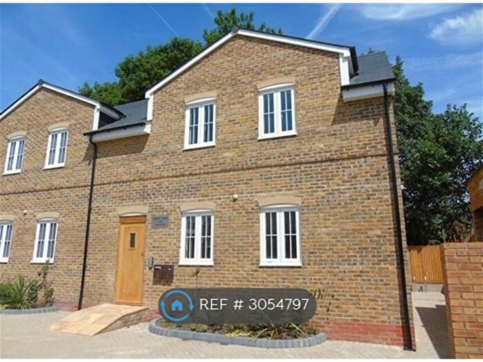 2 Bedroom Flat To Rent In Albany Court, Watford, WD17
