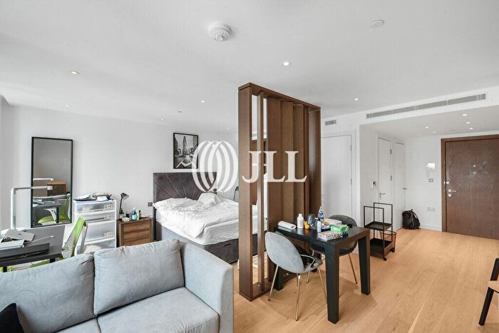 Apartment To Rent In Landmark Pinnacle, London, E14