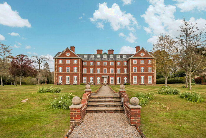 3 Bedroom Apartment To Rent In Byfleets Lane, Warnham, RH12