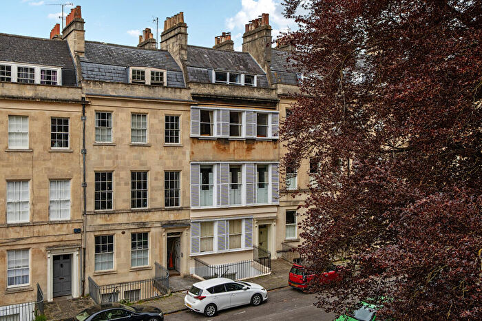 2 Bedroom Flat For Sale In St James's Square, Bath, BA1