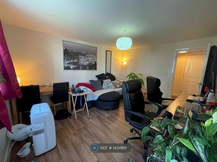 2 Bedroom Flat To Rent In Poppleton Close, Coventry, CV1