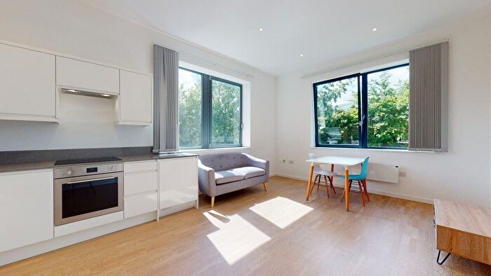 1 Bedroom Flat To Rent In Riverbank Way, Brentford, TW8