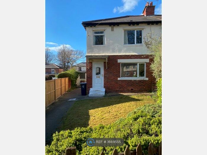 3 Bedroom Semi-Detached House To Rent In Cragg Avenue, Leeds, LS18