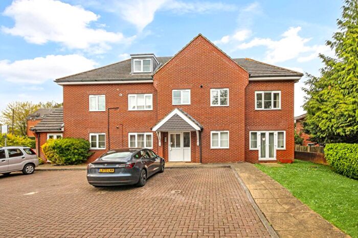 2 Bedroom Apartment For Sale In St Francis Close, Crowthorne, RG45