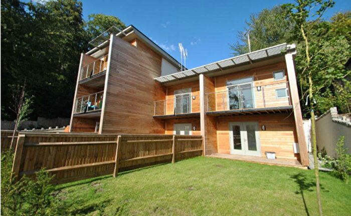 2 Bedroom Town House To Rent In Grove Hill Close, Emmer Green, RG4