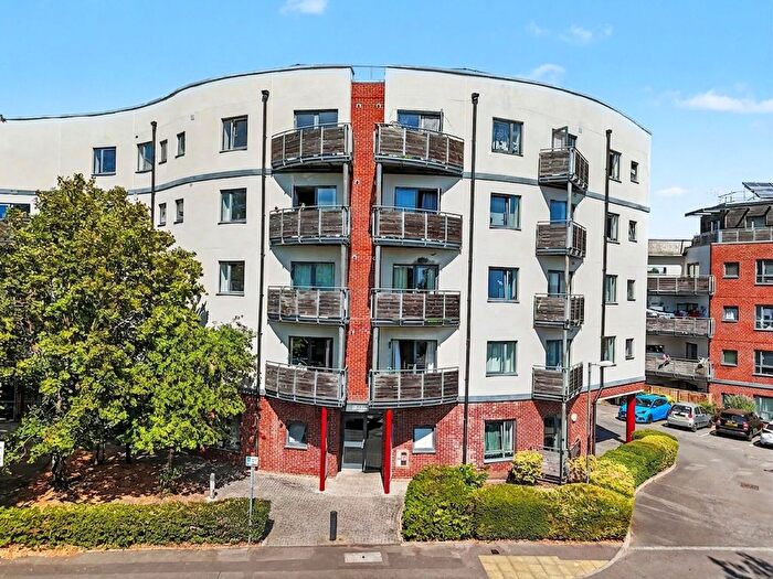2 Bedroom Flat For Sale In Mayfield Road, Hersham, KT12