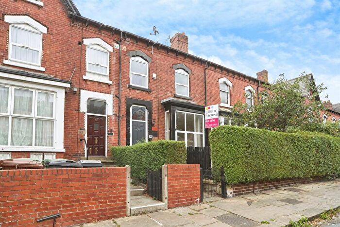 4 Bedroom Terraced House For Sale In Grange View, Leeds, LS7