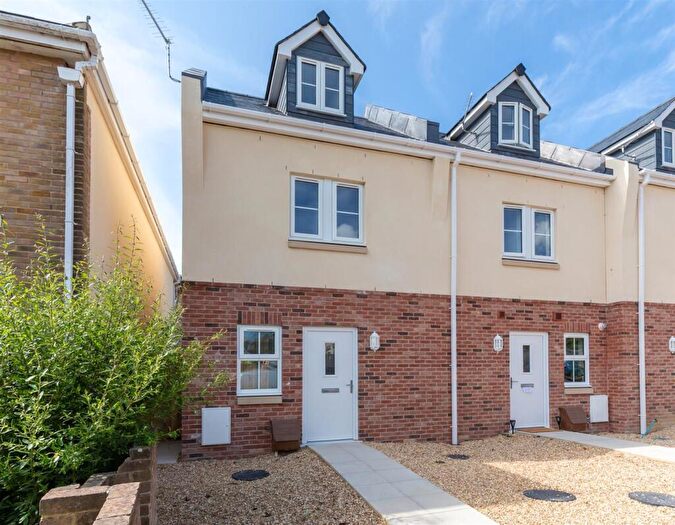 2 Bedroom End Of Terrace House To Rent In Newport Road, Cowes, PO31