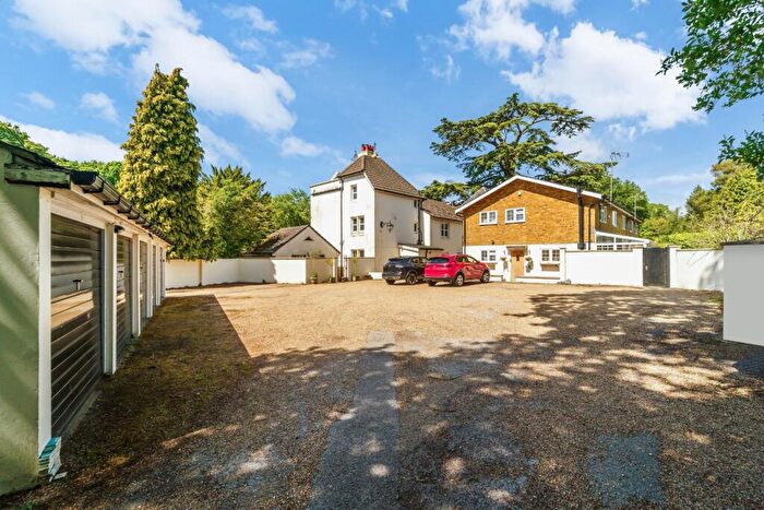 3 Bedroom Mews For Sale In Warren Lodge Drive, Kingswood, KT20