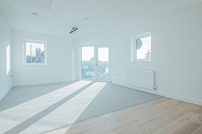 2 Bedroom Apartment To Rent In - Leigh Road, Eastleigh, SO50