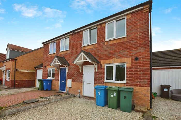 3 Bedroom Semi Detached House For Sale In Cemetery Road, Worksop, S81