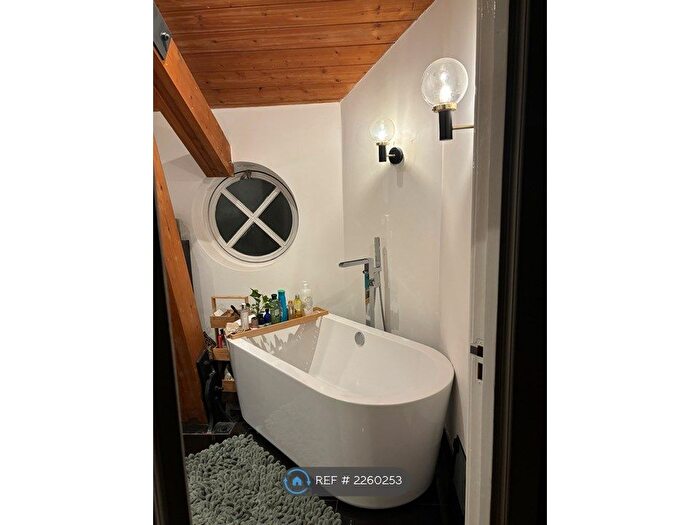 1 Bedroom Flat To Rent In Wapping High St, London, E1W