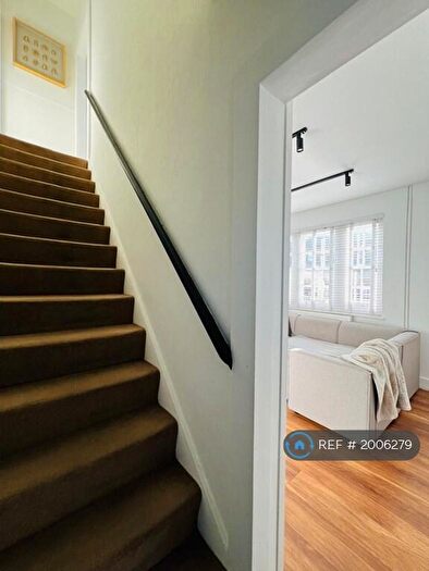 2 Bedroom End Of Terrace House To Rent In Manchester Road, London, E14