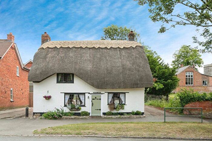 2 Bedroom Character Property For Sale In Main Street, Gawcott, Buckingham, MK18