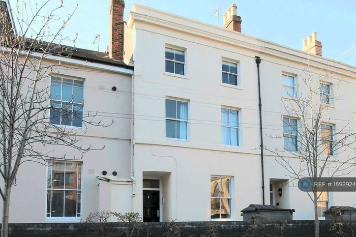 2 Bedroom Flat To Rent In Priory Place, Gloucester, GL1