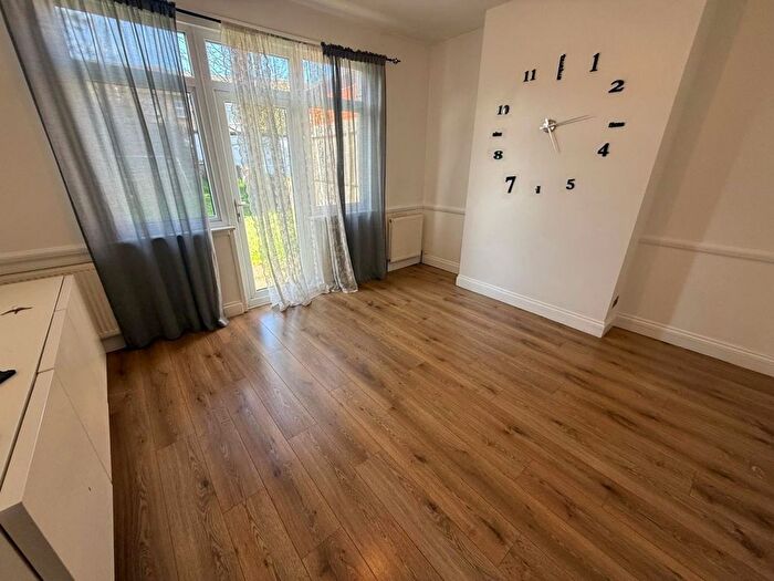 4 Bedroom Property To Rent In Connaught Gardens, Palmers Green, N13