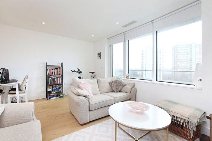 1 Bedroom Flat To Rent In Lombard Wharf, Battersea, SW11