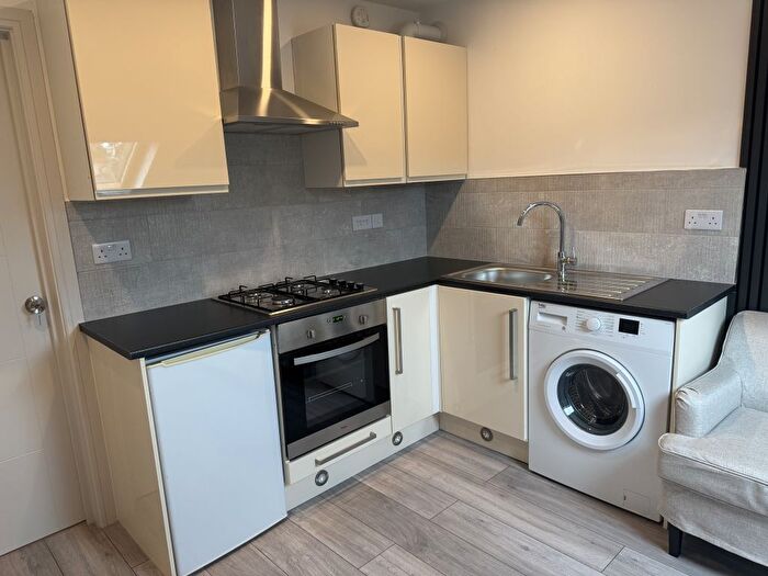 2 Bedroom Flat To Rent In Norbury Crescent, Norbury, London, SW16