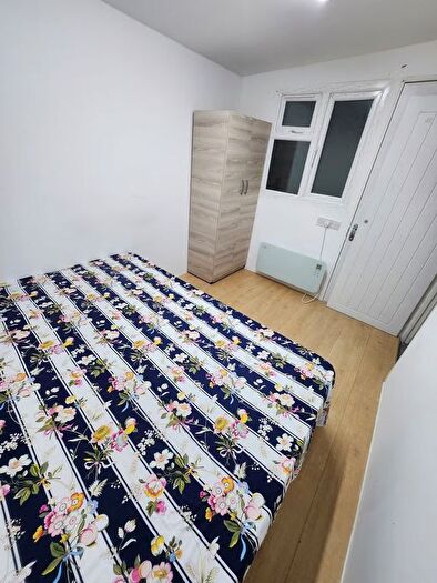 3 Bedroom Detached House To Rent In Vicarage Lane, London, E15