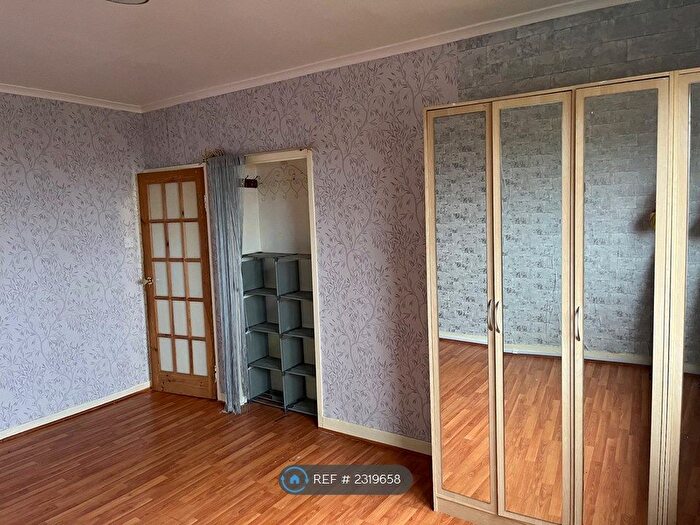 3 Bedroom Flat To Rent In Zena Crescent, Glasgow, G33