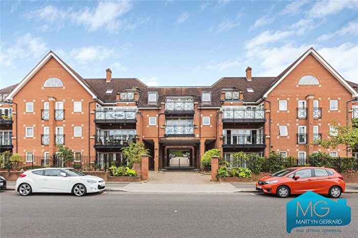 2 Bedroom Flat To Rent In Henderson Court, Holden Road, Woodside Park, London, N12