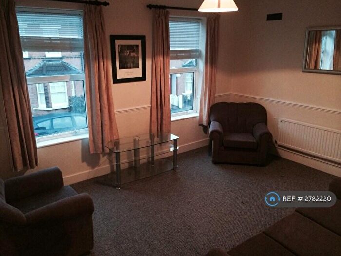 1 Bedroom Flat To Rent In Burnham Road, St. Albans, AL1