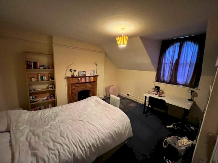 2 Bedroom House To Rent In Warwick Road, Bristol, BS6