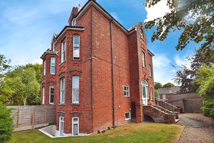 1 Bedroom Flat To Rent In Manor Road, Salisbury, SP1