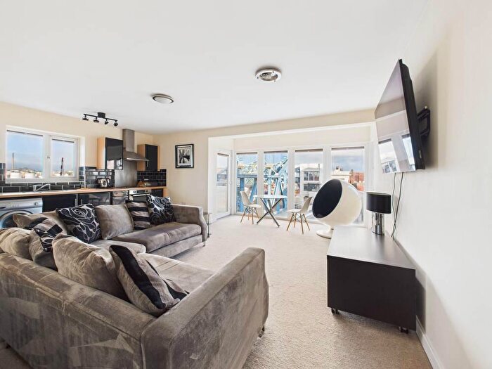 2 Bedroom Apartment For Sale In Old Harbour Court, Wincolmlee, Hull, HU2