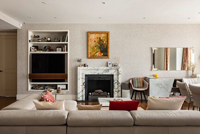 3 Bedroom Flat To Rent In Sydney Street, London, SW3