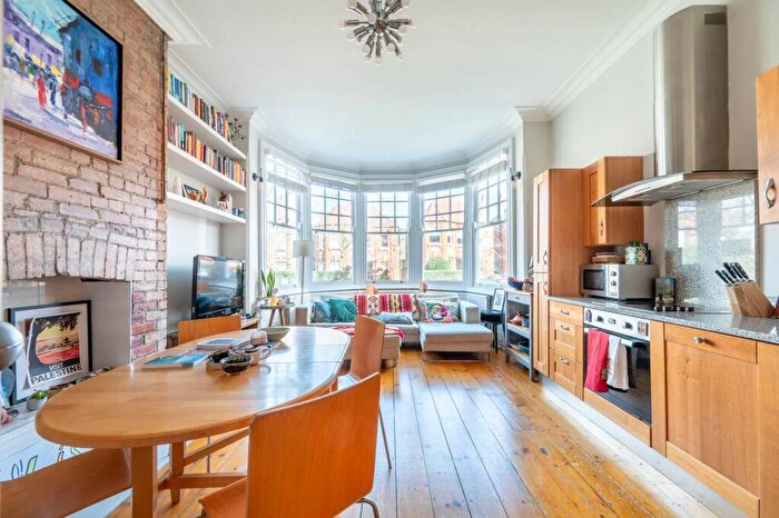 2 Bedroom Flat To Rent In Exeter Road, Mapesbury Estate, London, NW2