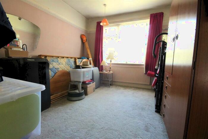 3 Bedroom Detached Bungalow For Sale In Ermyn Way, Ashtead/leatherhead, KT22