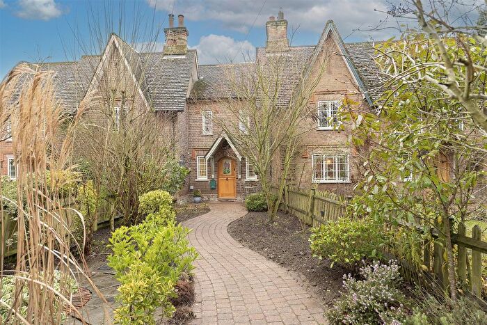 2 Bedroom Property For Sale In Bower Heath Lane, Harpenden, AL5